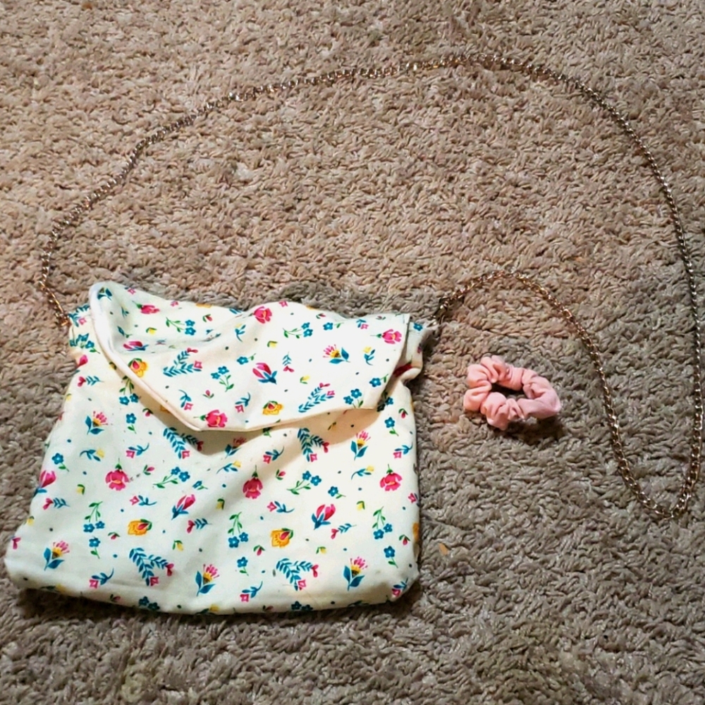 Floral chain purse